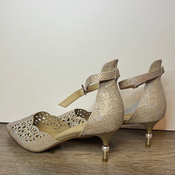 Gold Iridescent Closed Toe Heels - Picture 4 of 8